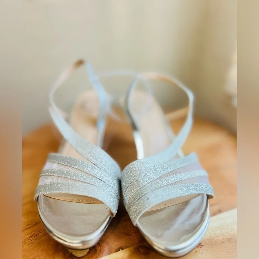 I.MILLER women’s shoes silver size 6 NEW